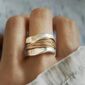 Anillo con hilos dorados | Plata