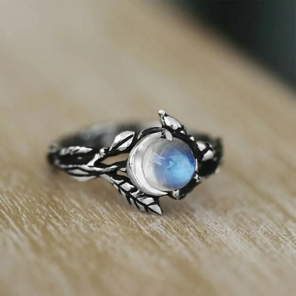 Anillo Celestial con piedra luna