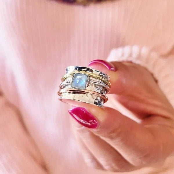 Anillo de meditación ancho con piedra luna