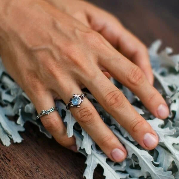 Anillo Celestial con piedra luna