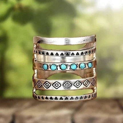 Anillo bohemio calado con turquesa tallada