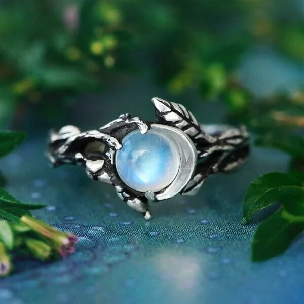 Anillo Celestial con piedra luna