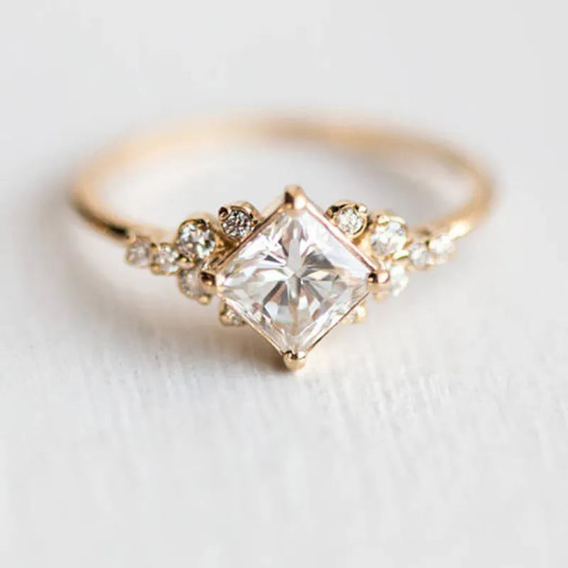 Anillo Delia