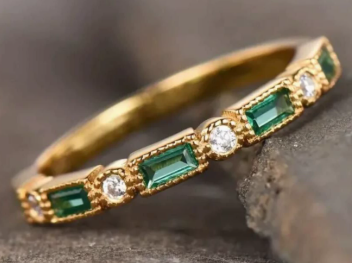 Anillo Rosa con circonita verde