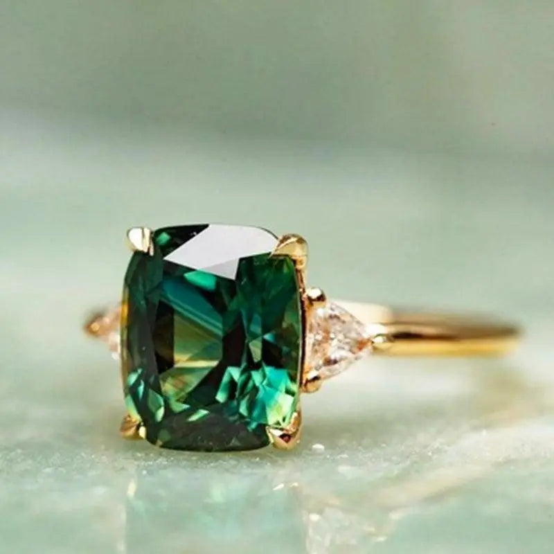 Anillo cuadrado con esmeralda