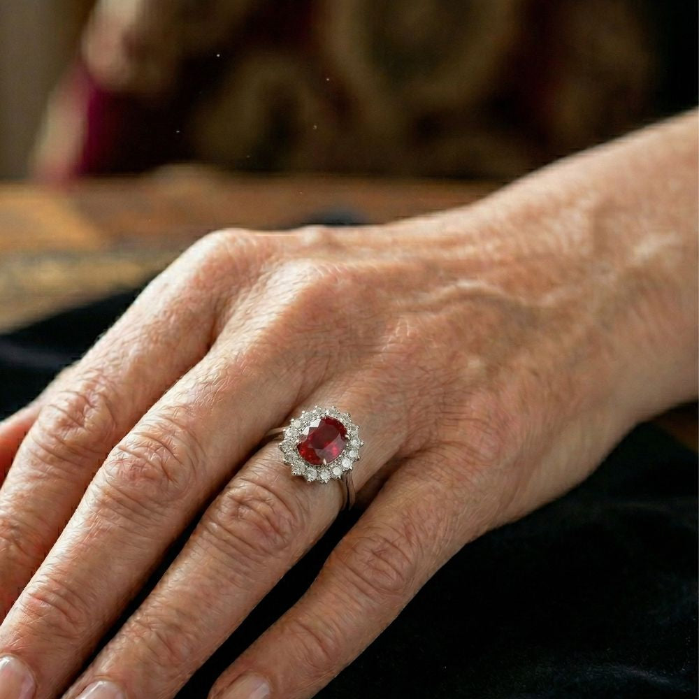 Anillo Corona Escarlata con rubí
