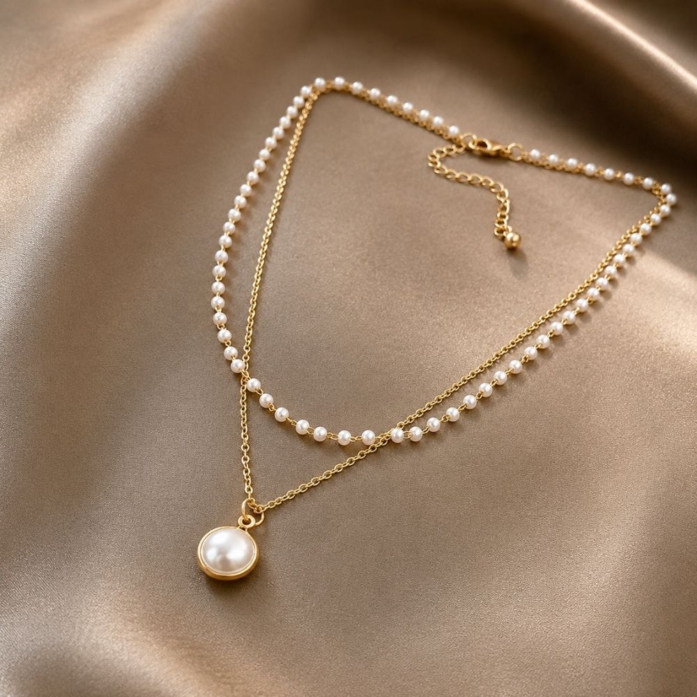 Collar de perlas lustrosas