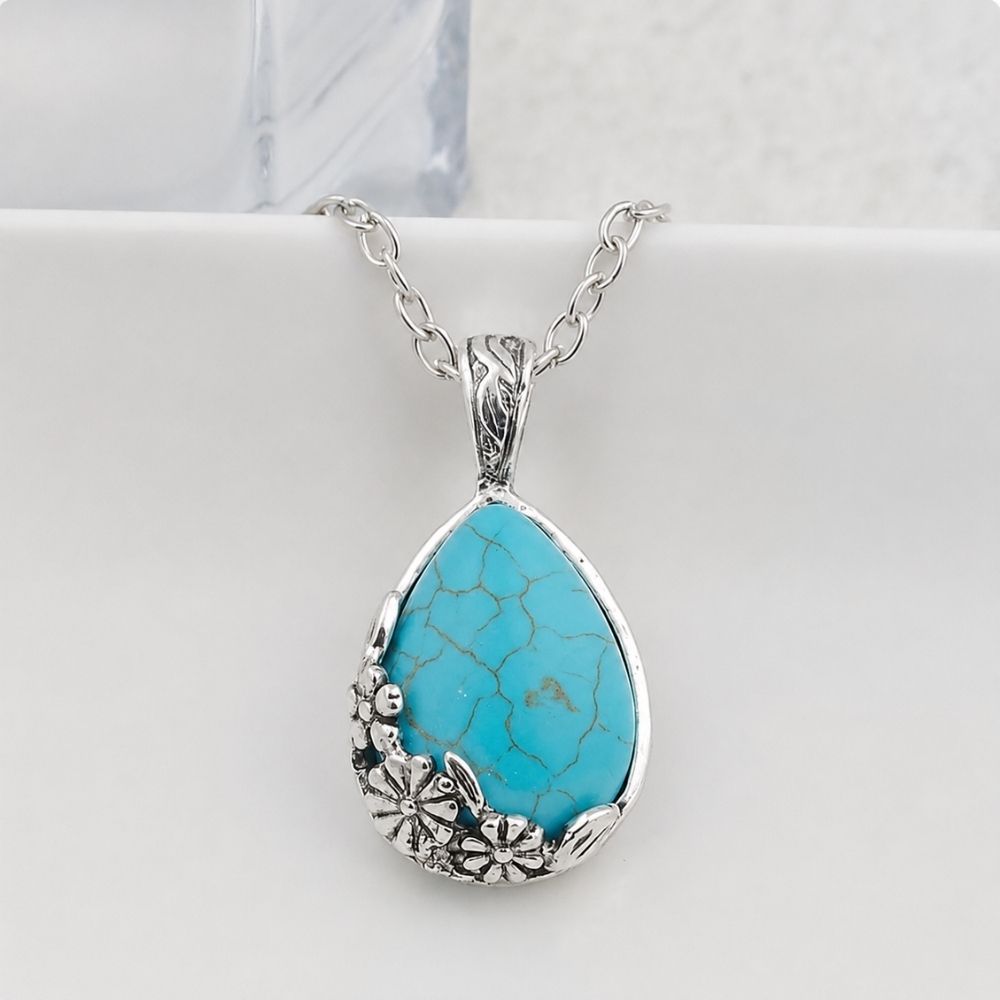 Collar Serena con colgante ornamental | Oro blanco