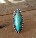 Anillo antiguo con piedra turquesa