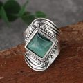 Anillo antiguo con piedra verde