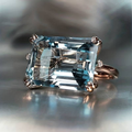 Anillo antiguo con circonita azul