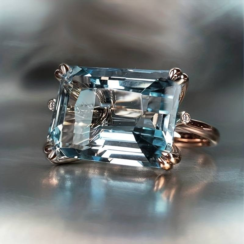 Anillo antiguo con circonita azul