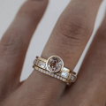Anillo con cristales incrustados | Oro