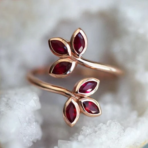 Anillo Hoja con cristal rojo | Oro rosa