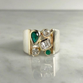 Anillo antiguo con cristal verde y circonitas