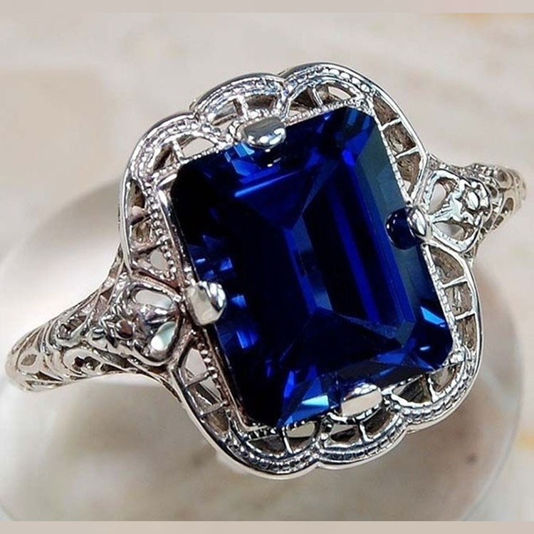 Anillo antiguo con cristal azul incrustado | Plata
