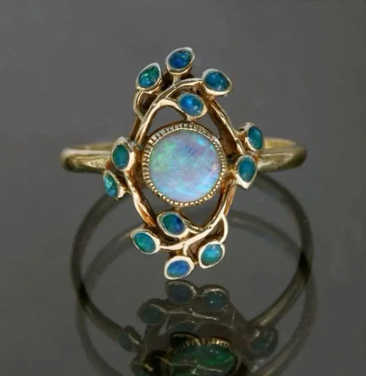 Anillo antiguo azul con cristales y ópalo
