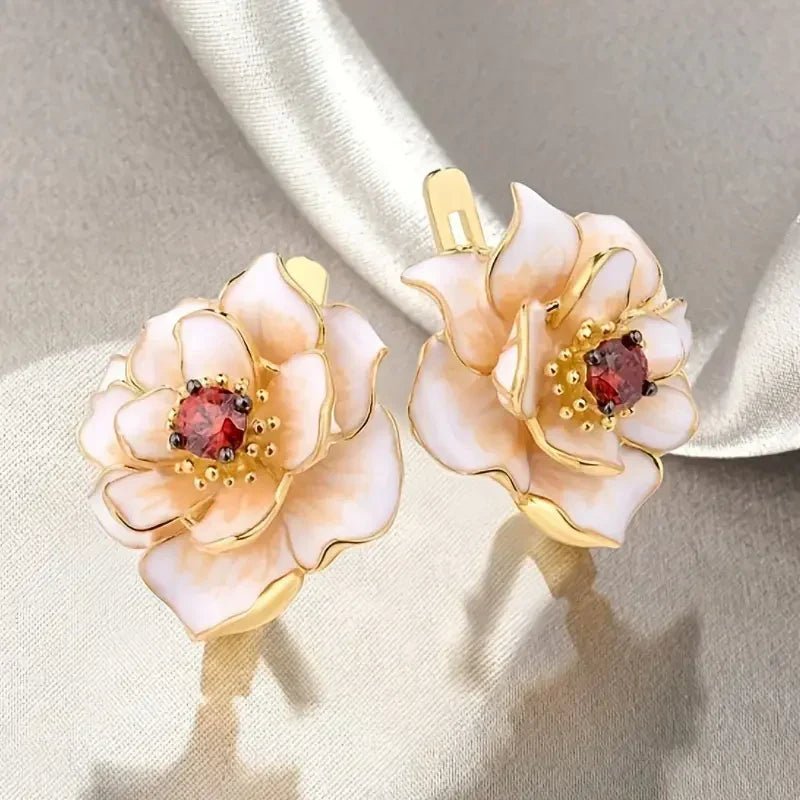Pendientes Flor Blanca con circonita roja | Oro