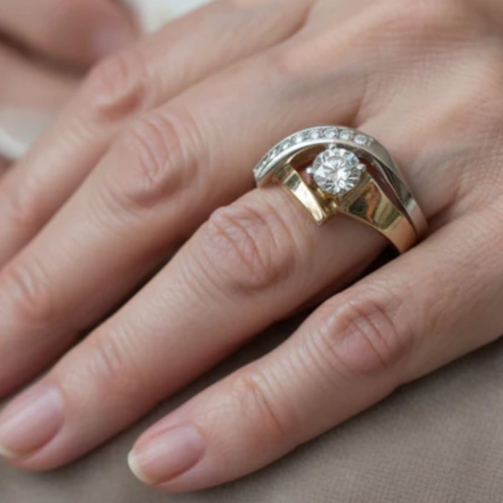 Anillo irregular con circonitas | Oro y plata