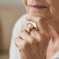 Anillo antiguo dorado con perla | Oro