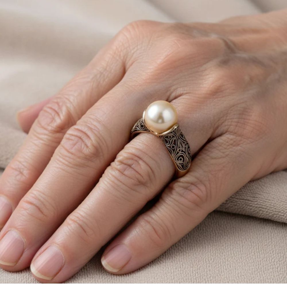 Anillo antiguo dorado con perla | Oro