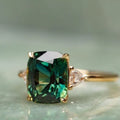 Anillo antiguo con piedra verde | Oro