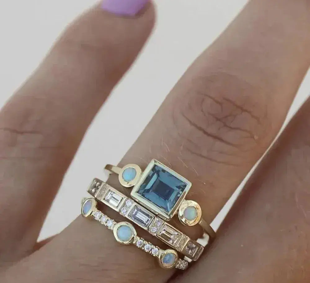 Anillo antiguo con cristal azul